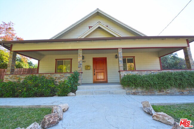 Primary Photo - 1093 Avoca Ave