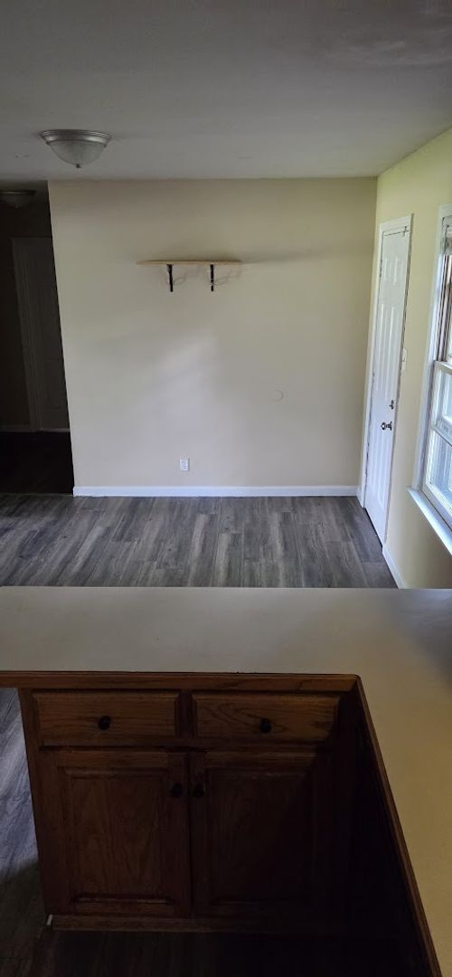 Building Photo - Three Bedroom, Two Bath