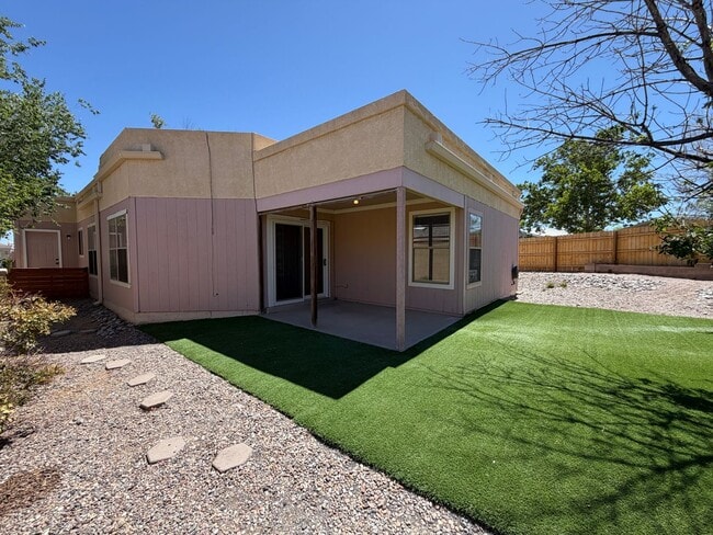 Building Photo - 2 Bedroom Single Story Home Available Near Unser Blvd NE & Northern Blvd NE in North Hills Rio Ra...