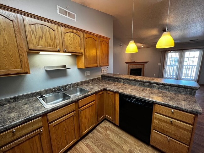 Building Photo - Adorable 2 Bedroom 2 Bath unit in the heart of North Liberty, IA!