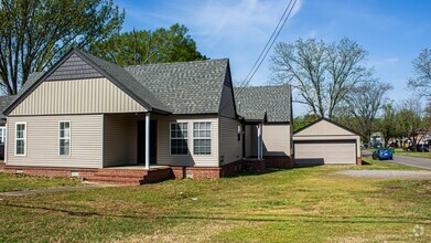 Building Photo - Duplex close to Tech!