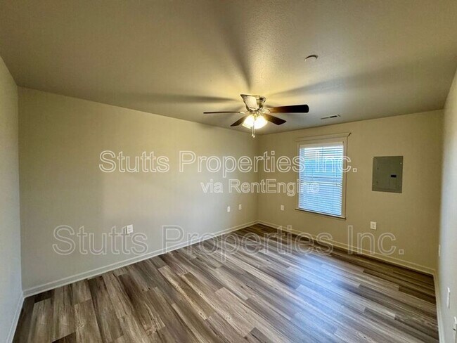 Building Photo - 104 Spindle Ct