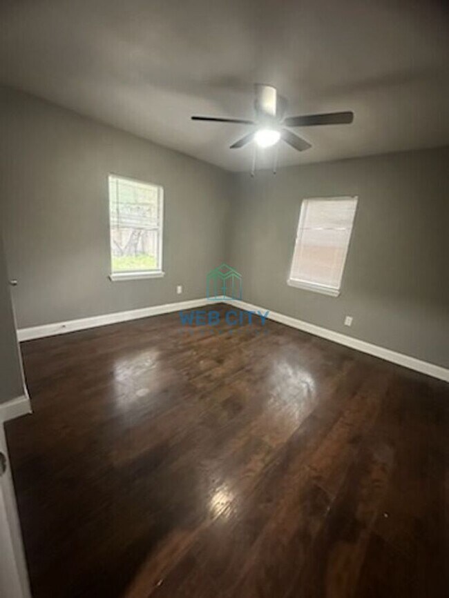 Building Photo - 1323 Grinnell St