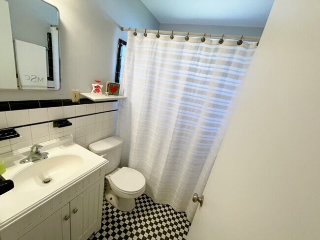 Building Photo - 3BD/2BA Home Located in Colonial Acres
