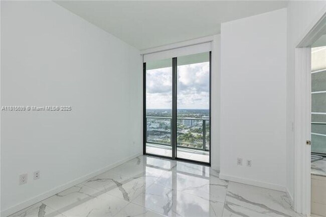 Building Photo - 480 NE 31st St