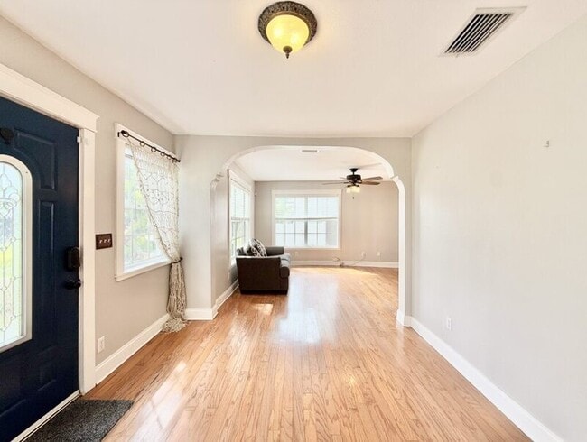 Building Photo - 909 W Fribley St