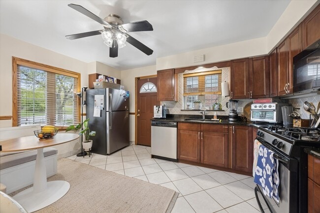 Building Photo - 4409 Clausen Ave