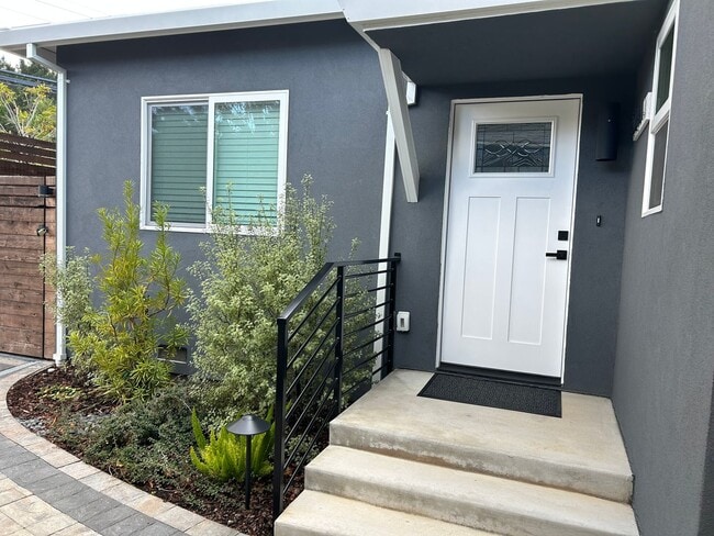 Building Photo - New 1bd/1ba ADU in Belmont! Private yard area with parking!