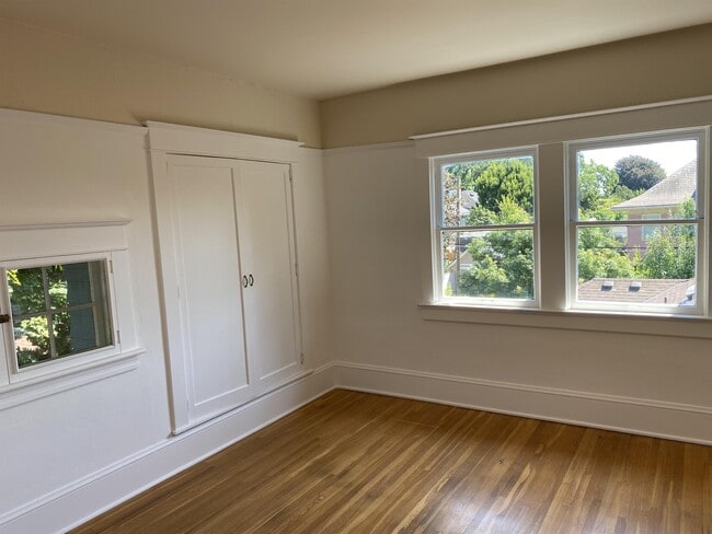 Building Photo - 1614 SE 22nd Ave