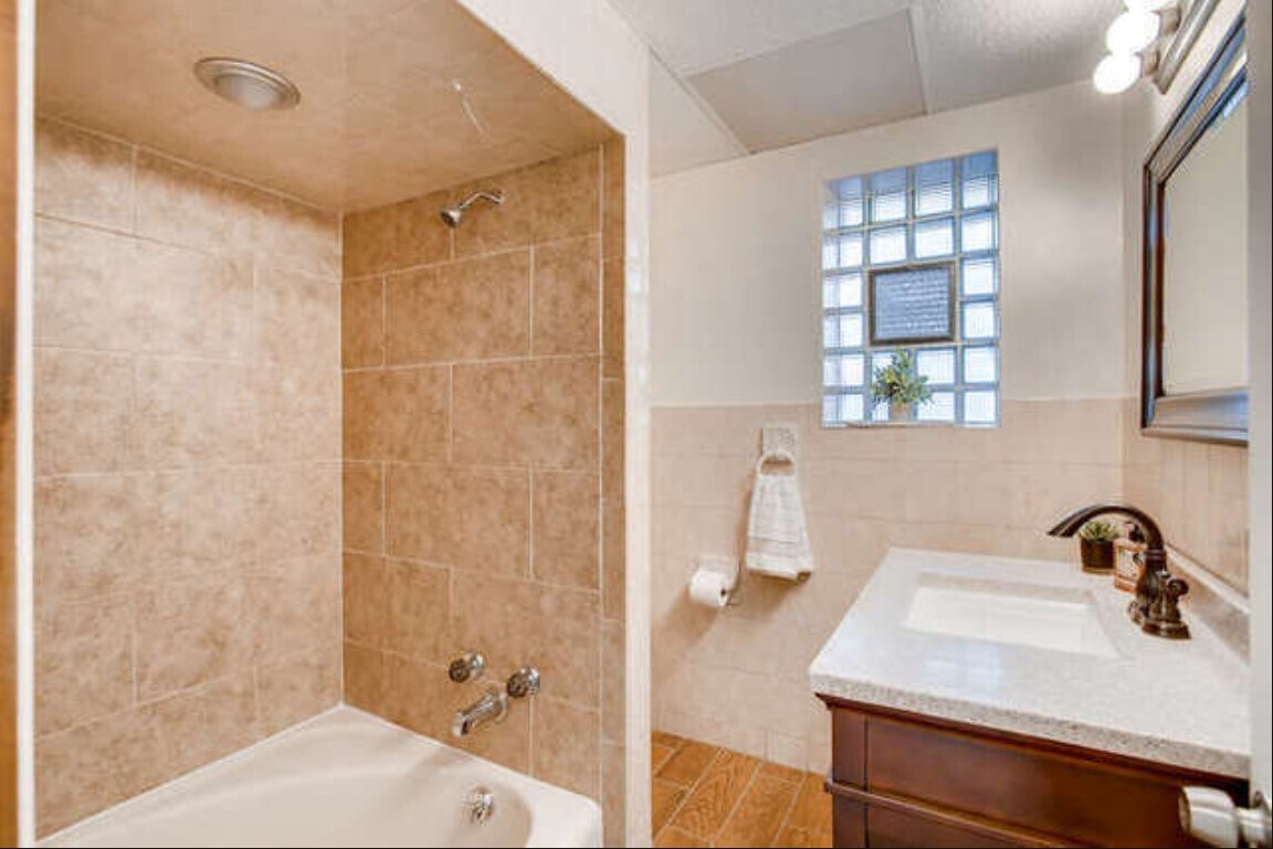 Bathroom - 4604 S Komensky Ave