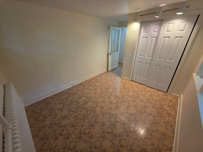 Building Photo - Charming 3 Bedroom Apartment in Millbrook,...