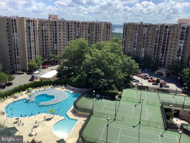 Building Photo - 5901 Mt Eagle Dr