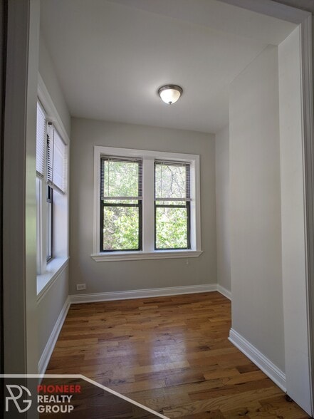 Building Photo - 3732 N Pine Grove Ave