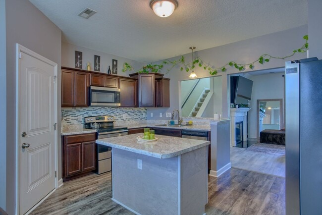 Building Photo - 328 Adobe Ln