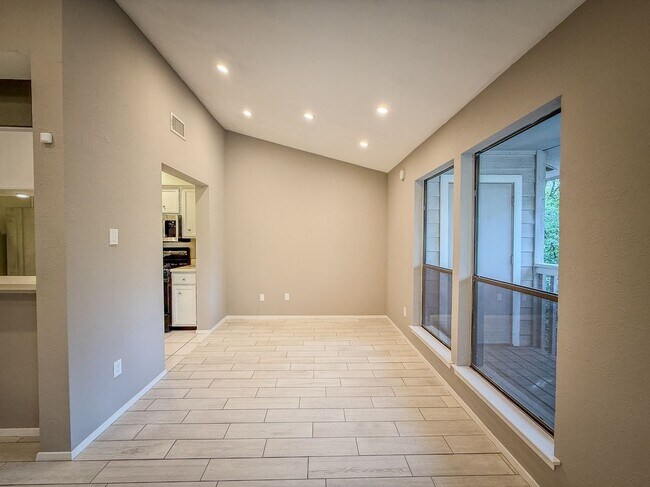Building Photo - 3839 Dry Creek Dr