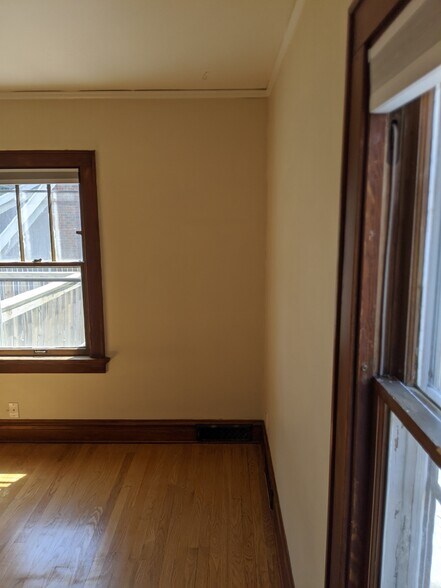 Building Photo - 210 S Randall Ave
