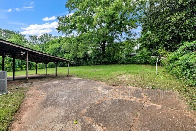 Building Photo - 920 Parkway Dr