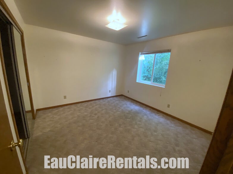 Bedroom 2 - 2265 Frank St