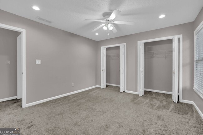 Building Photo - 255 Triple Oaks Dr