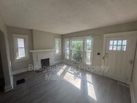 Building Photo - 823 Princeton Dr