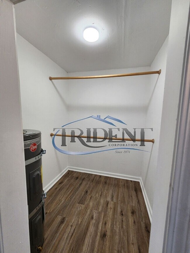 Building Photo - 2 bedroom, 2 bath house, plus a bonus room, located in the country.