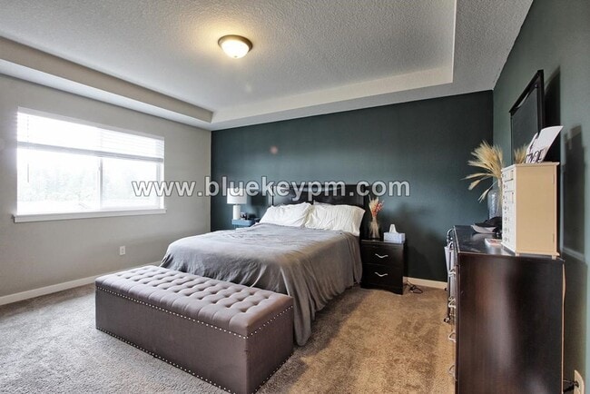 Building Photo - 3 Bed, 2.5 Bath Home in Whipple Creek Vill...