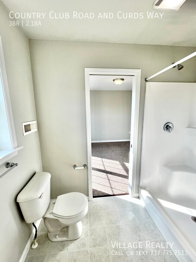 Building Photo - 705 Country Club Rd