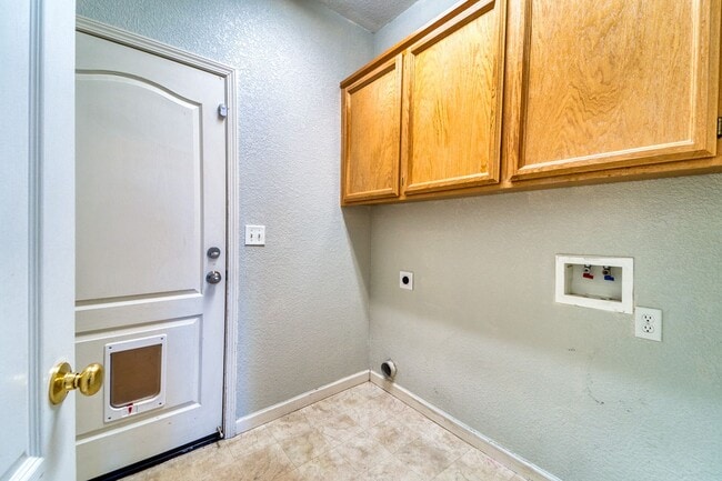 Building Photo - North Yuba City 3 bd 2 bath Home with solar
