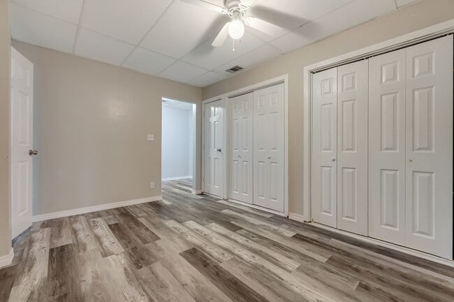 Building Photo - Private Walkout Basement Unit Overlooking ...