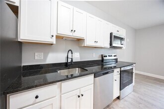 Building Photo - 6899 Post Rd