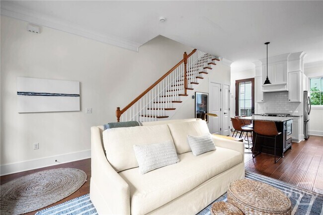 Building Photo - 718 Tattnall St