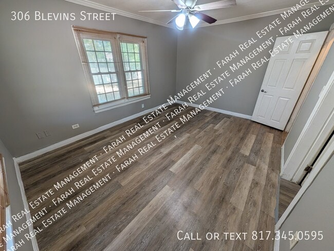 Building Photo - 306 Blevins St