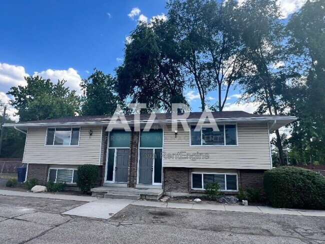 Building Photo - 5875 Highland Dr