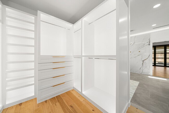 Building Photo - 2506 Briarbrook Dr