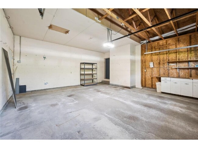 Building Photo - 11819 W River Rd