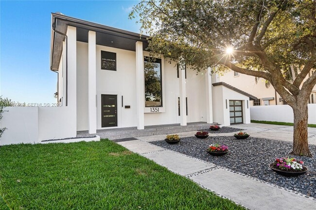 Building Photo - 1351 Bay Terrace