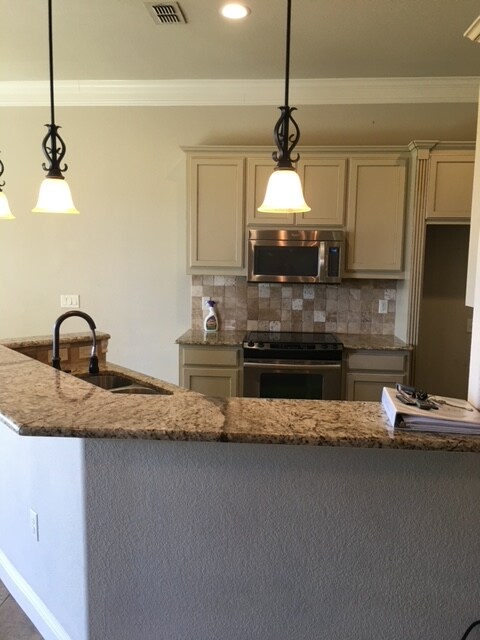 Building Photo - 310 Oar Wood Dr