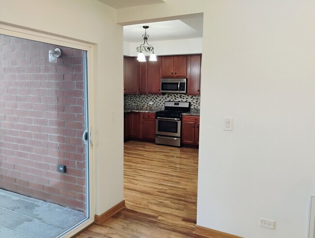 Building Photo - 397 Alles St