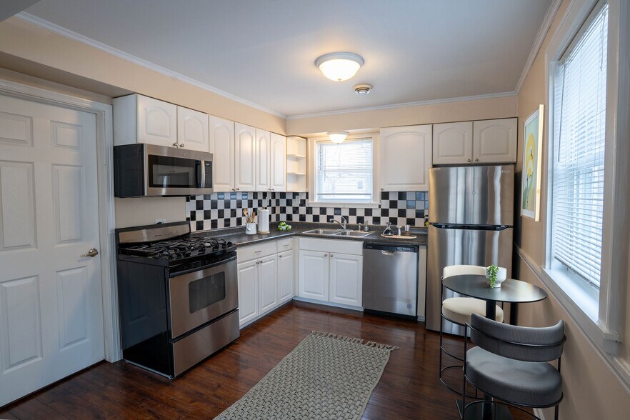 Building Photo - 17649 Dundee Ave