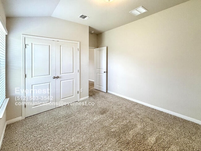 Building Photo - Spacious 4-Bedroom Home with Modern Comfor...