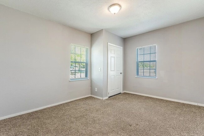 Building Photo - 3/2/1 in Quiet Van Alstyne Neighborhood