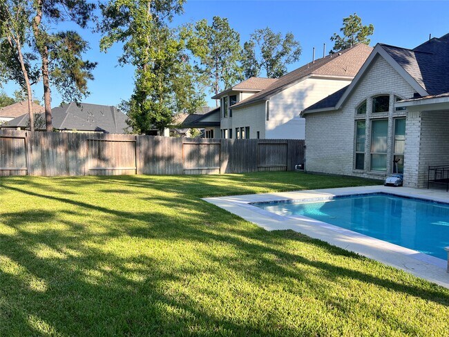 Building Photo - 176 Sweeping Valley Dr