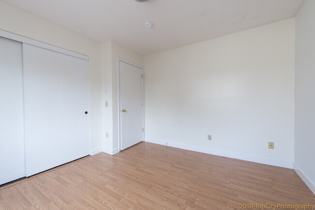 Building Photo - 3439-3439 SW 125th Ave