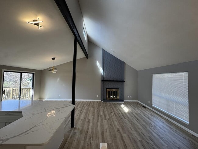 Building Photo - 9206 Greenway Ln