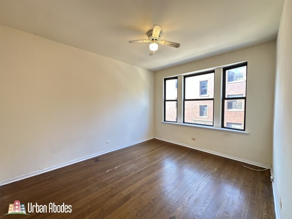 Building Photo - 3147 W Medill Ave