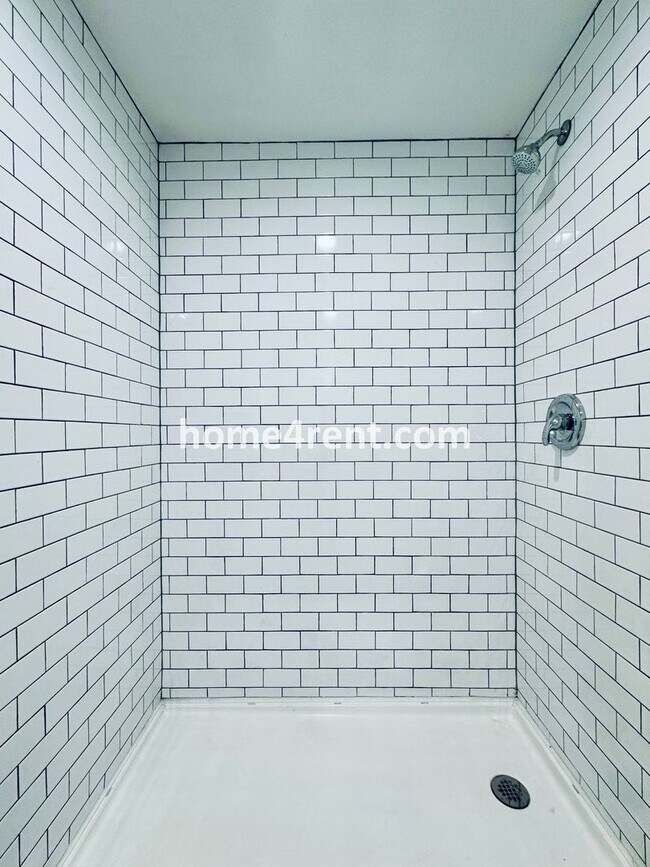 Building Photo - Charming Home Near Country Club Plaza w/ Gorgeous Updates, Wood Floors and a Two Car Garage!