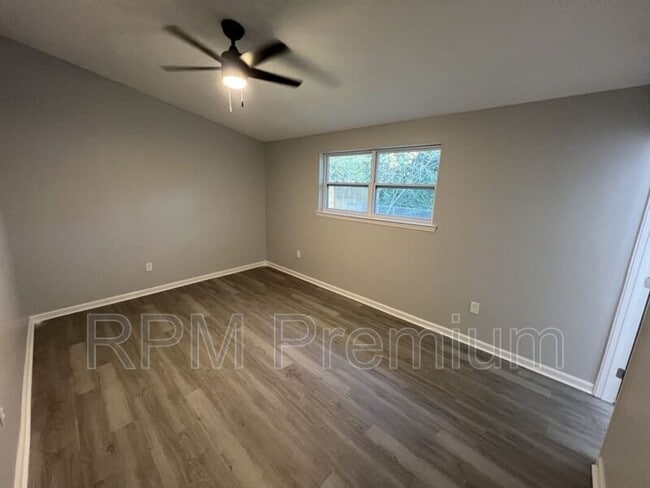 Building Photo - 8803 Orleans Dr