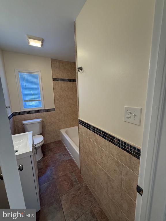 Building Photo - 4616 Rosedale Ave