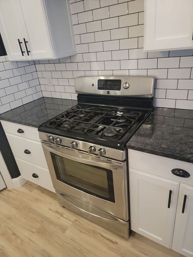Building Photo - 4 Bedroom St. George Home with Bonus Room....
