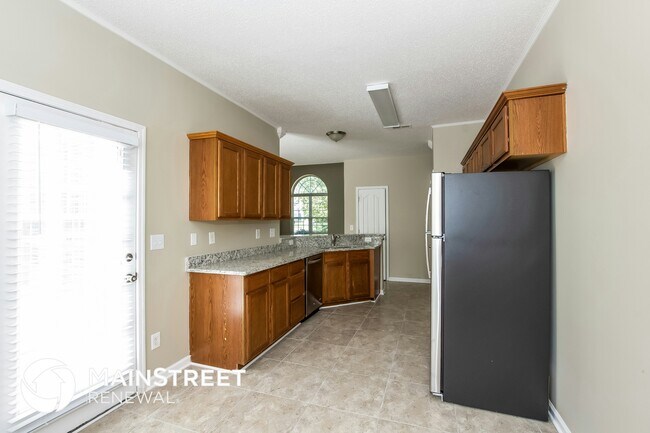 Building Photo - 2120 Highland Park Dr